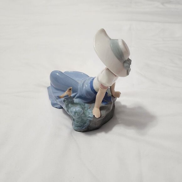 Nao by Lladro Figurine Listening To The Birds Song (Girl and Bird) Retired Vtg - Picture 2 of 11